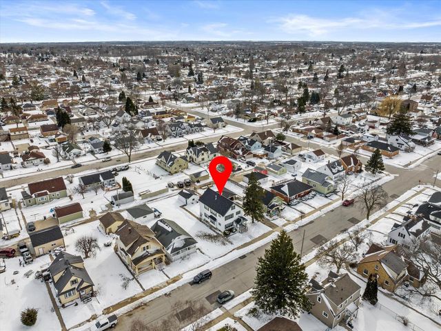 1319 Menomonee AVENUE, South Milwaukee, WI 53172