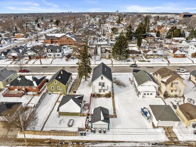 1319 Menomonee AVENUE, South Milwaukee, WI 53172