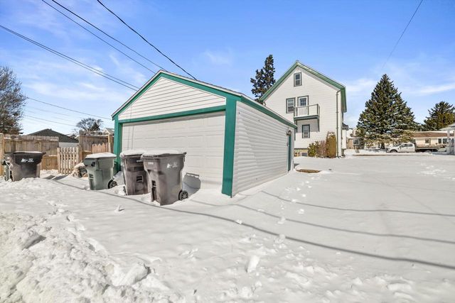 1319 Menomonee AVENUE, South Milwaukee, WI 53172