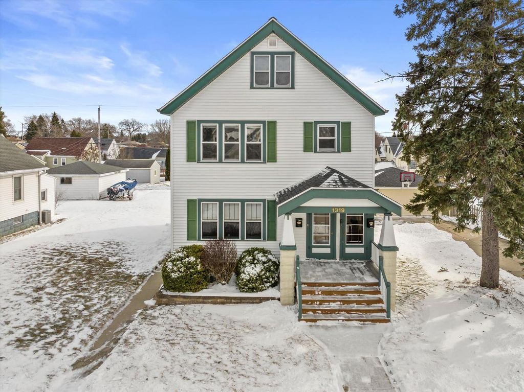 1319 Menomonee AVENUE, South Milwaukee, WI 53172