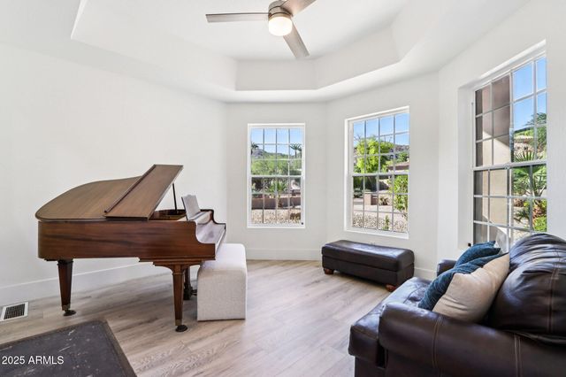 12015 S TUZIGOOT Drive, Phoenix, AZ 85044