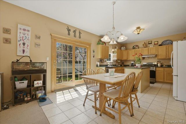 112 Cranberry Court, Melville, NY 11747