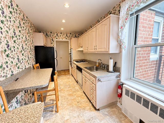 209-15 18th Avenue 6F, Bayside, NY 11360
