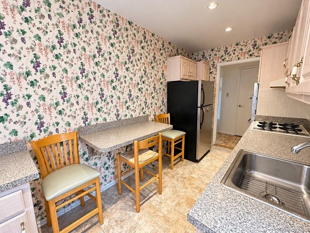 209-15 18th Avenue 6F, Bayside, NY 11360