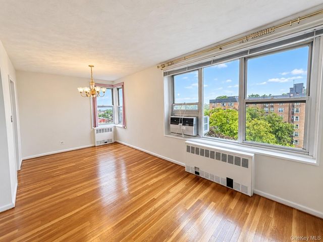 209-15 18th Avenue 6F, Bayside, NY 11360