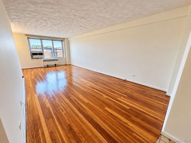 209-15 18th Avenue 6F, Bayside, NY 11360
