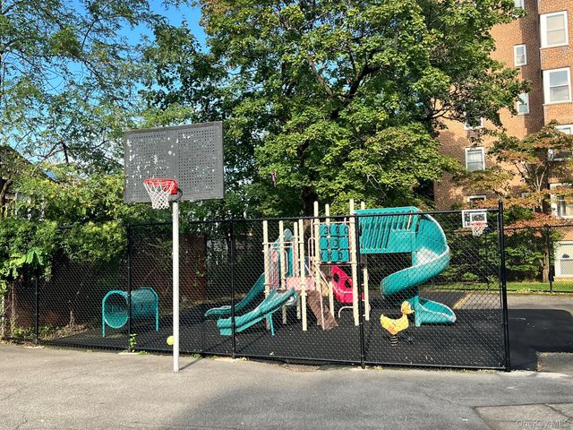 209-15 18th Avenue 6F, Bayside, NY 11360