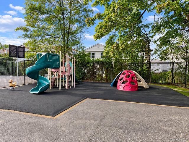 209-15 18th Avenue 6F, Bayside, NY 11360