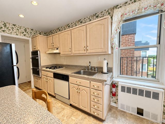 209-15 18th Avenue 6F, Bayside, NY 11360