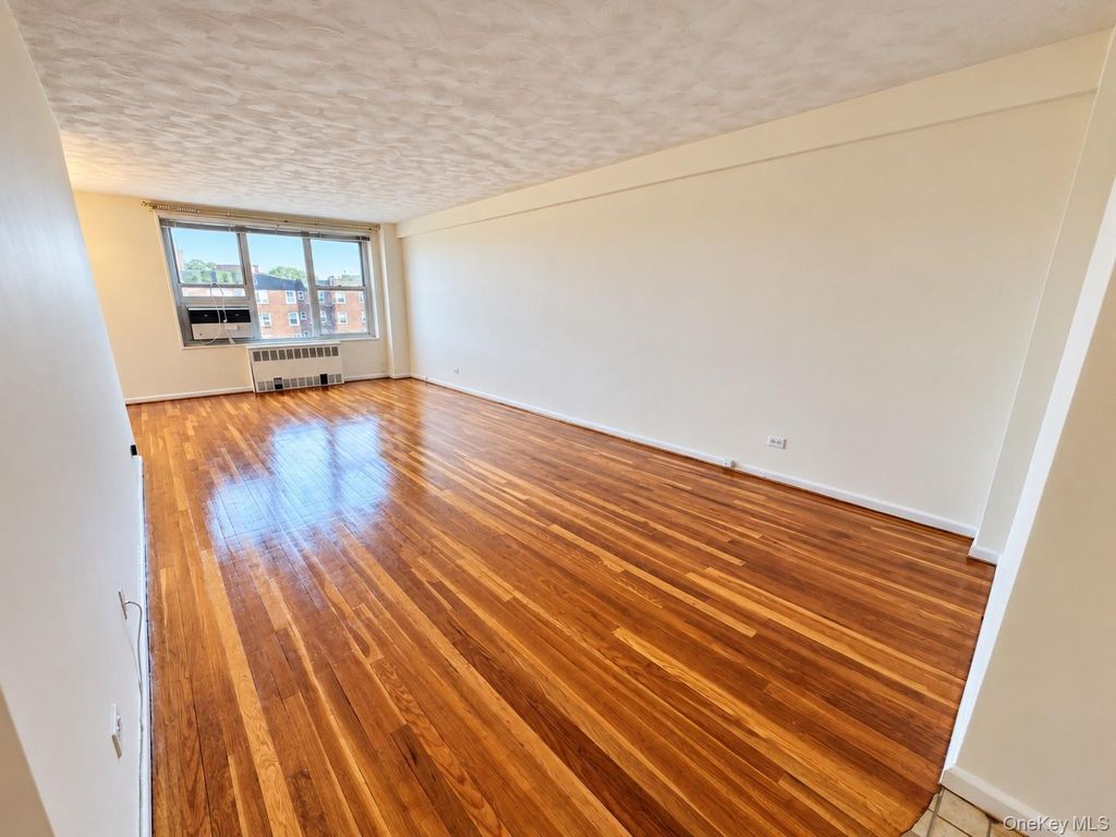 209-15 18th Avenue 6F, Bayside, NY 11360 — photo 3
