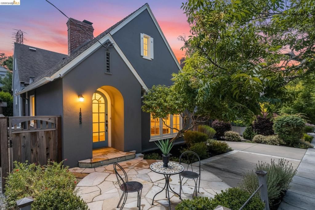 Image 1 of property listing at 1265 Holman Rd, Oakland, CA 94610