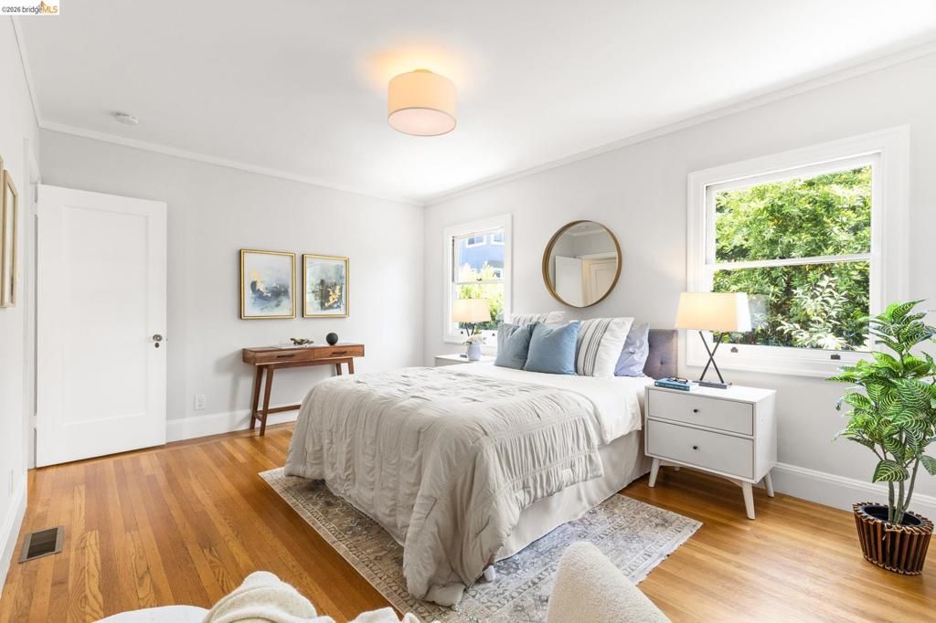 Image 19 of property listing at 1265 Holman Rd, Oakland, CA 94610