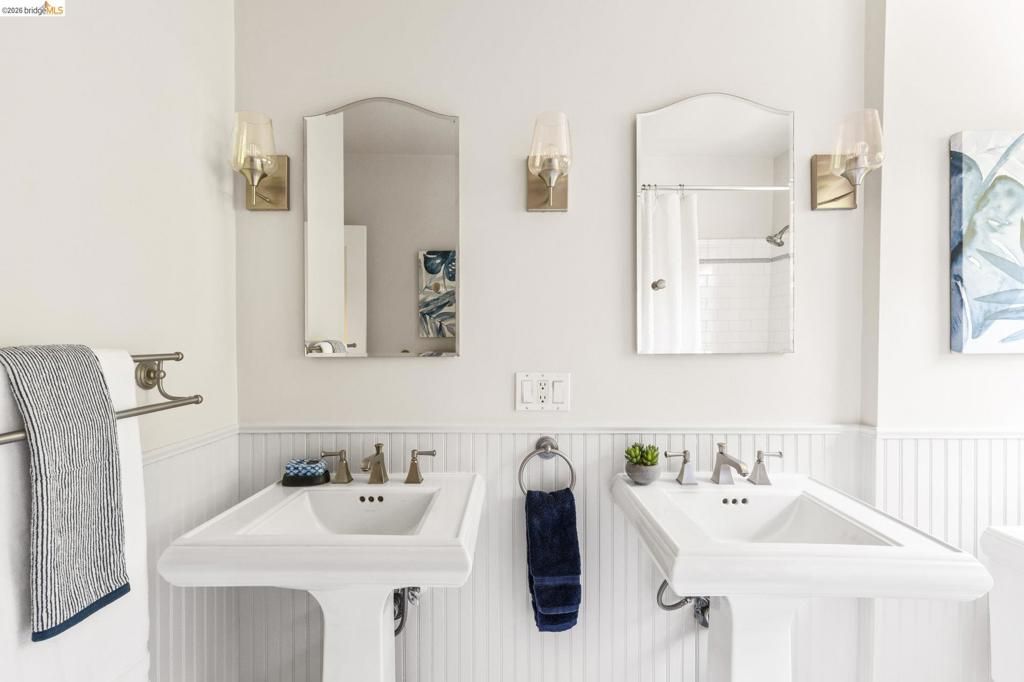 Image 20 of property listing at 1265 Holman Rd, Oakland, CA 94610