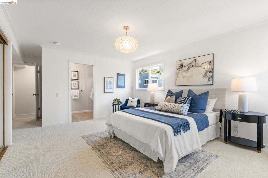 Image 26 of property listing at 1265 Holman Rd, Oakland, CA 94610