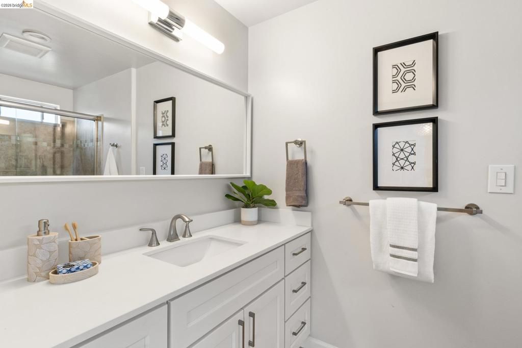Image 27 of property listing at 1265 Holman Rd, Oakland, CA 94610