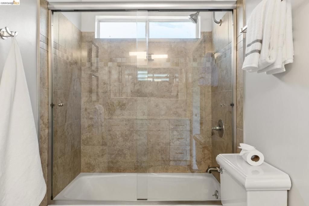 Image 28 of property listing at 1265 Holman Rd, Oakland, CA 94610