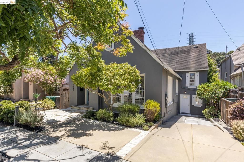 Image 3 of property listing at 1265 Holman Rd, Oakland, CA 94610