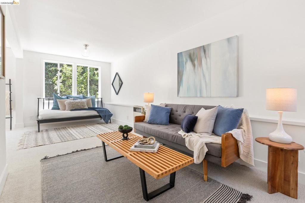 Image 30 of property listing at 1265 Holman Rd, Oakland, CA 94610