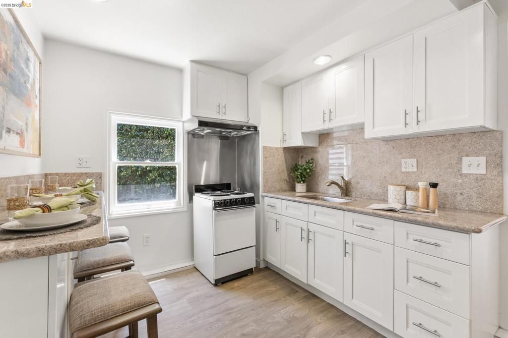Image 34 of property listing at 1265 Holman Rd, Oakland, CA 94610