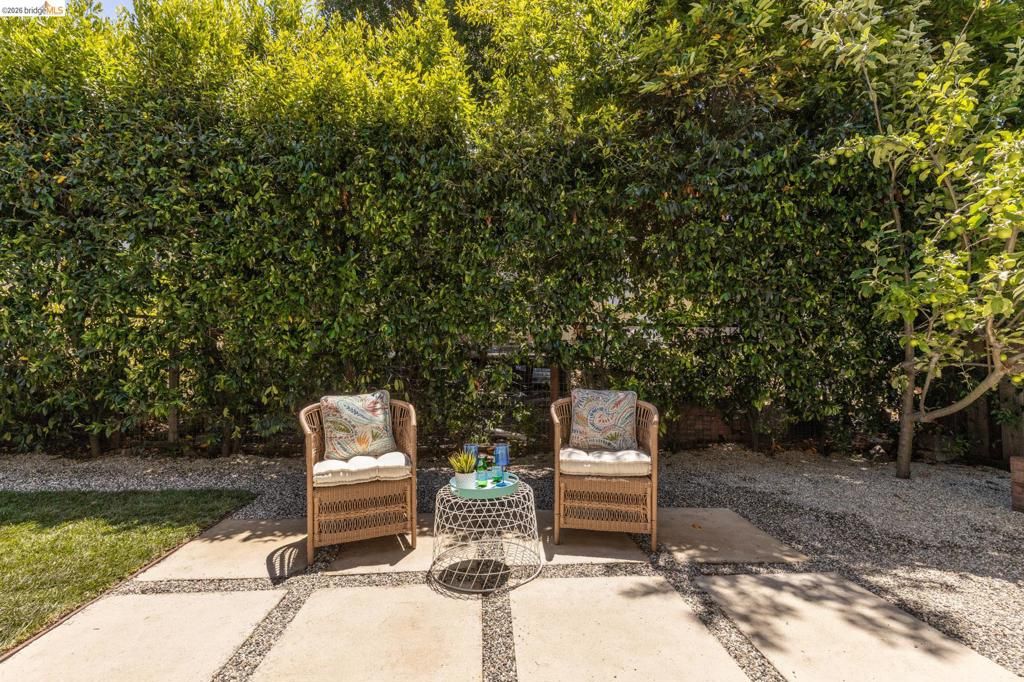 Image 38 of property listing at 1265 Holman Rd, Oakland, CA 94610