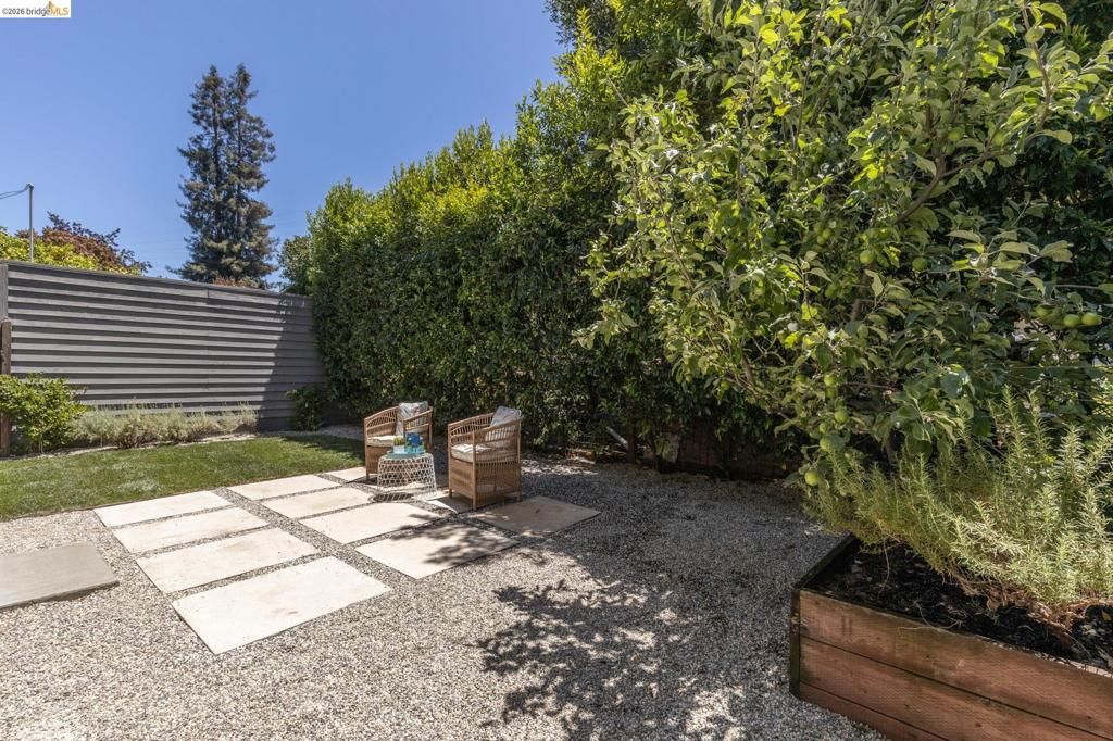 Image 40 of property listing at 1265 Holman Rd, Oakland, CA 94610