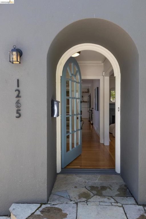 Image 5 of property listing at 1265 Holman Rd, Oakland, CA 94610