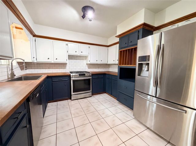17518 Rustington Drive, Spring, TX 77379