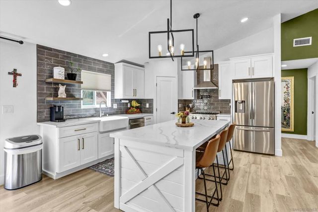 9861 Bon Vue Drive, El Cajon, CA 92021