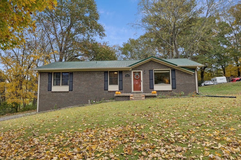 202 Cathey Ln, Columbia, TN 38401