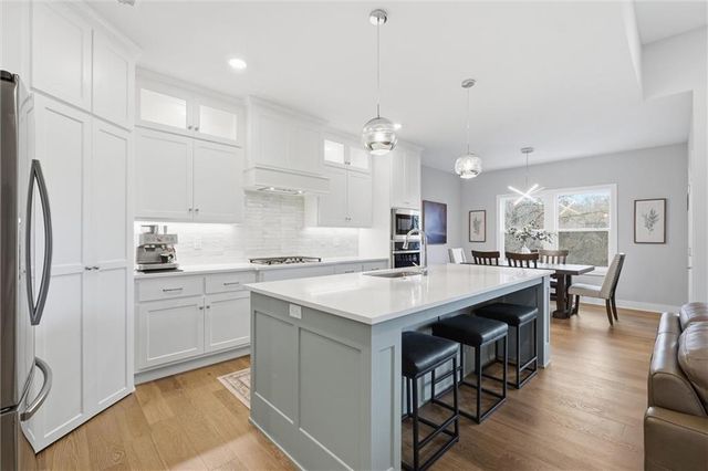 13426 Terrace Park Drive, Parkville, MO 64152