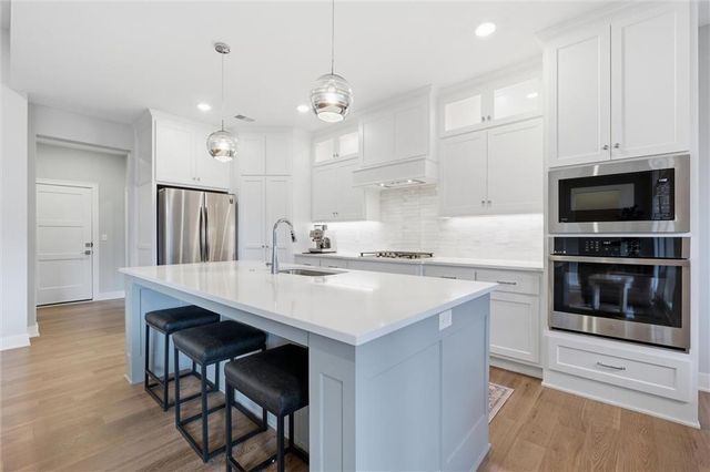 13426 Terrace Park Drive, Parkville, MO 64152