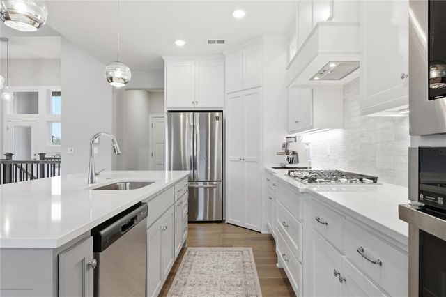 13426 Terrace Park Drive, Parkville, MO 64152