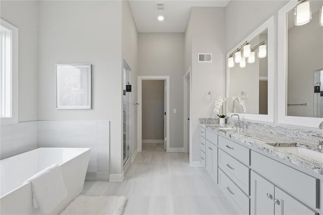 13426 Terrace Park Drive, Parkville, MO 64152