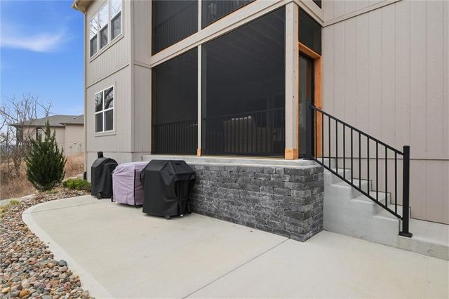 13426 Terrace Park Drive, Parkville, MO 64152