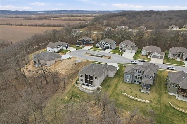 13426 Terrace Park Drive, Parkville, MO 64152