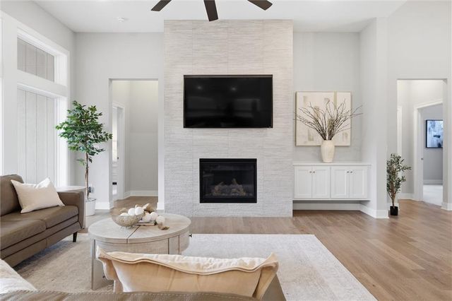 13426 Terrace Park Drive, Parkville, MO 64152