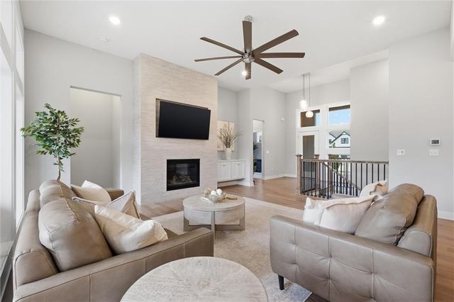 13426 Terrace Park Drive, Parkville, MO 64152