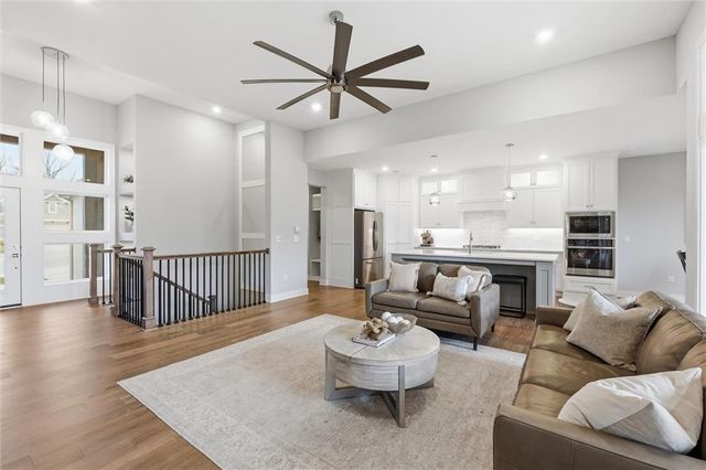 13426 Terrace Park Drive, Parkville, MO 64152