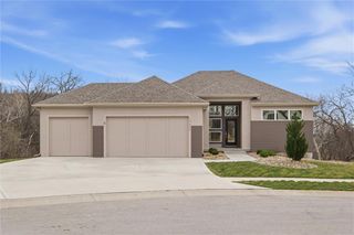 13426 Terrace Park Drive, Parkville, MO 64152