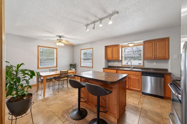 8806 18th Avenue S, Bloomington, MN 55425