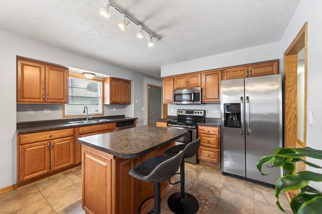 8806 18th Avenue S, Bloomington, MN 55425