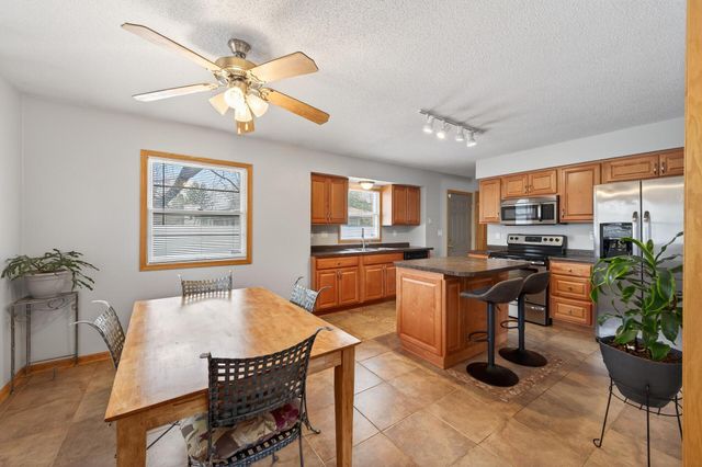 8806 18th Avenue S, Bloomington, MN 55425