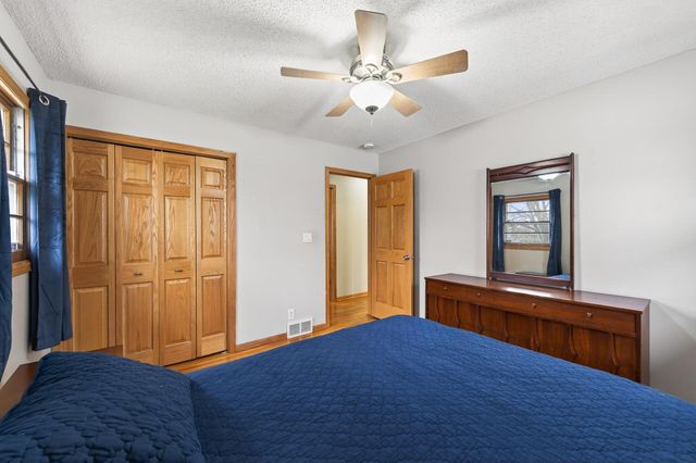 8806 18th Avenue S, Bloomington, MN 55425