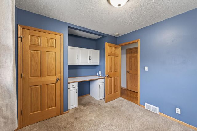 8806 18th Avenue S, Bloomington, MN 55425