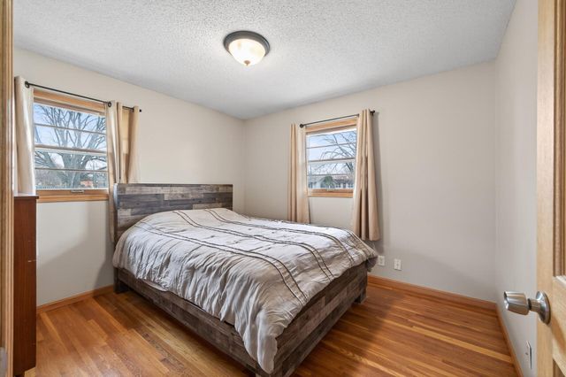 8806 18th Avenue S, Bloomington, MN 55425