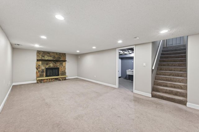 8806 18th Avenue S, Bloomington, MN 55425