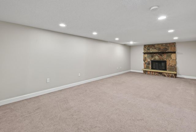 8806 18th Avenue S, Bloomington, MN 55425