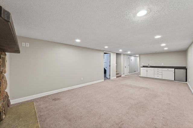 8806 18th Avenue S, Bloomington, MN 55425