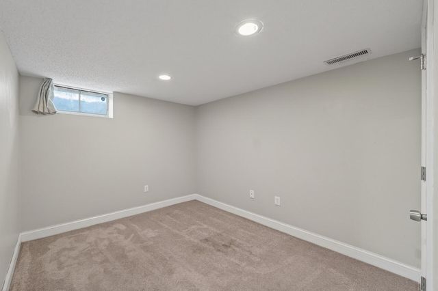 8806 18th Avenue S, Bloomington, MN 55425