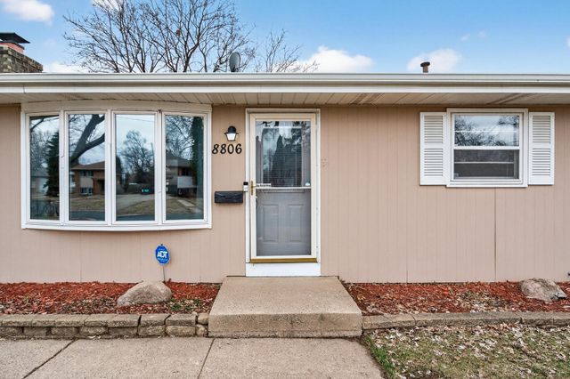 8806 18th Avenue S, Bloomington, MN 55425
